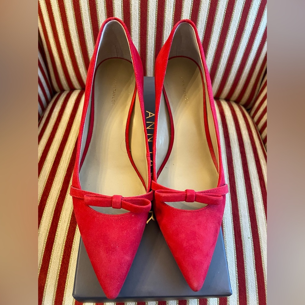 Ann Taylor red suede Reese skinny bow kitten heel size 8.5